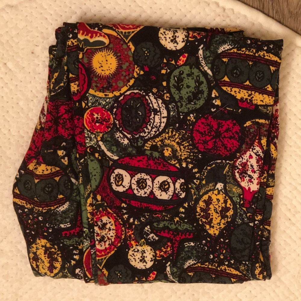SOLD LulaRoe TC Christmas Leggings!